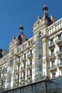 Tourism shaped Nice