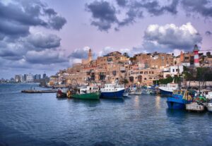 Israel accepts tourists again