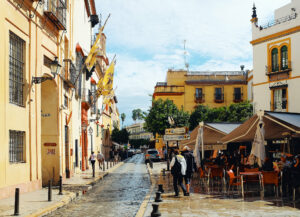 american tourists in spain (Photo: Pedro Szekely/CC BY-SA 2.0) https://creativecommons.org/licenses/by-sa/2.0/