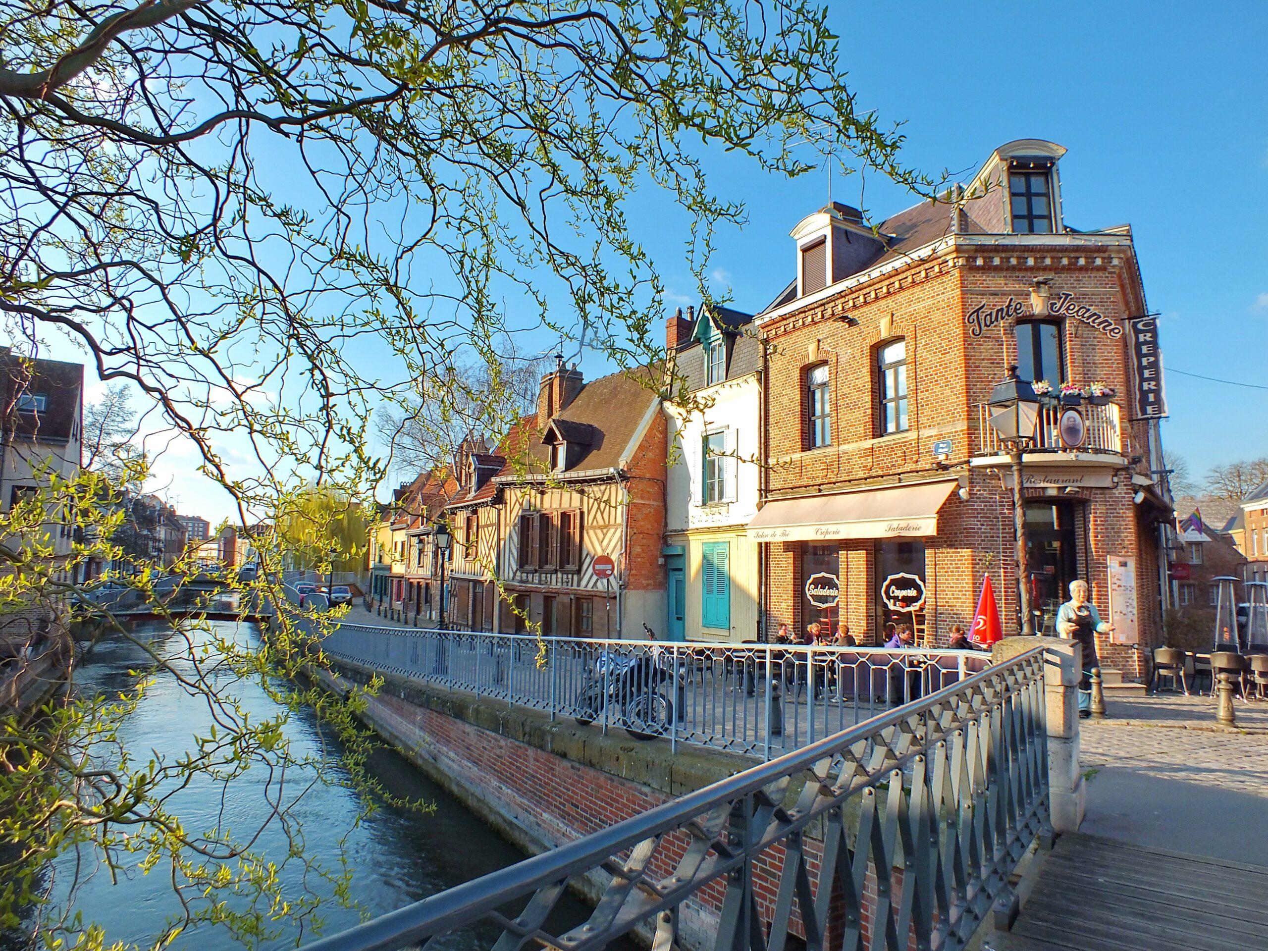 AMIENS, THE IDEAL CITY ACCORDING TO JULES VERNE