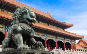 China accepts international cards for e-payments